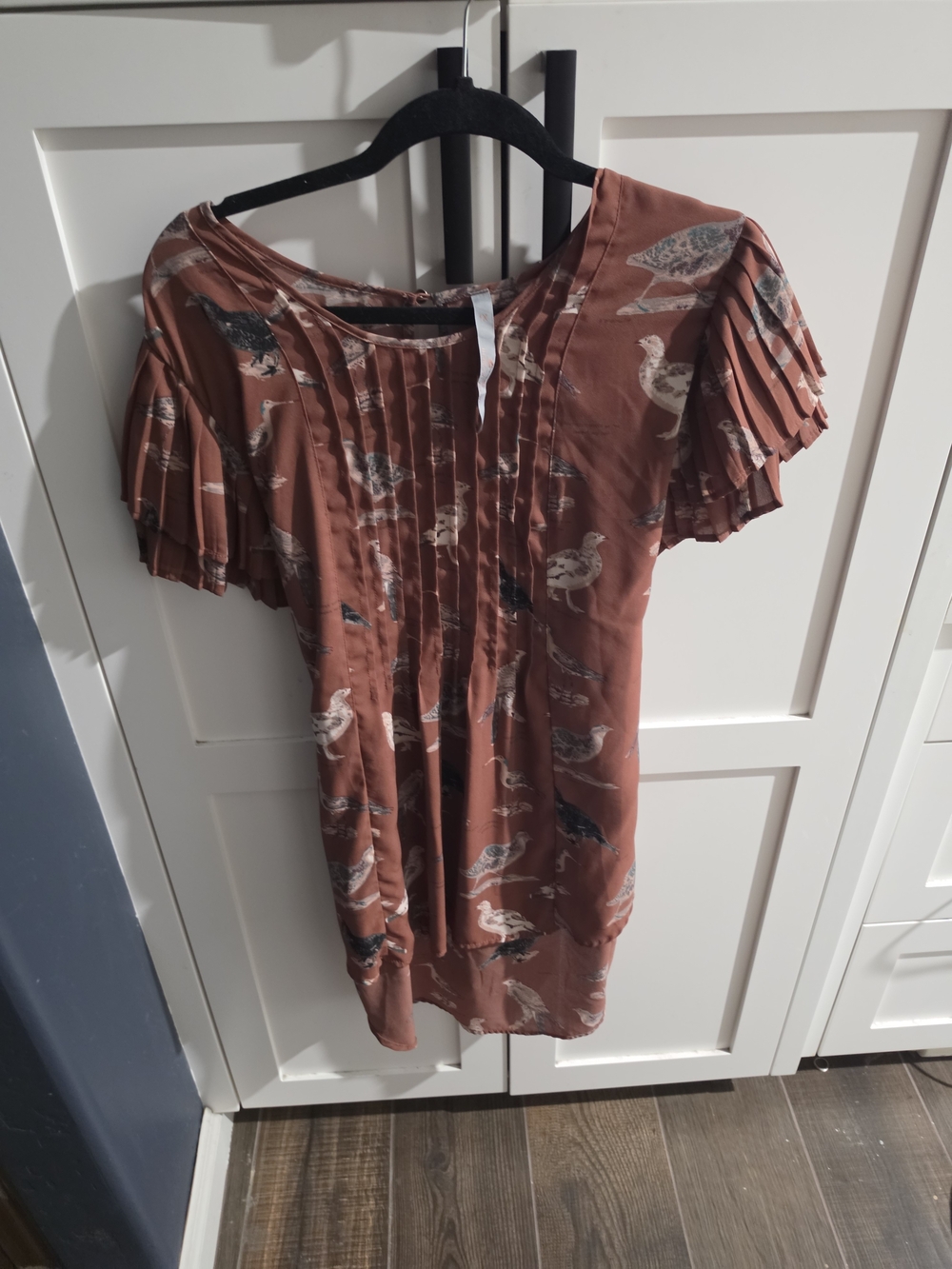 Melissa McCarthy Rust Brown Bird-Print Pleated Short-Sleeve Top
